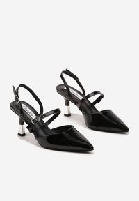 Renee - Czarne Szpilki Slingback Ozdobione Paskami i Metaliczną Wstawką Villexia. Okazja: na spotkanie biznesowe. Zapięcie: pasek. Kolor: czarny. Materiał: lakier. Wzór: aplikacja. Obcas: na szpilce. Styl: klasyczny, elegancki, biznesowy. Wysokość obcasa: średni #6