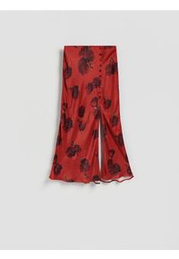 Reserved - Spódnica w kwiatowy wzór - czerwony. Kolor: czerwony. Materiał: wiskoza. Wzór: kwiaty