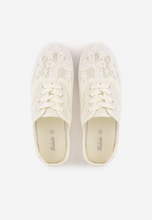 Born2be - Beżowe Tenisówki Ozdobione Koronką Tarinela. Okazja: na co dzień. Kolor: beżowy. Materiał: koronka. Wzór: aplikacja, koronka. Styl: casual