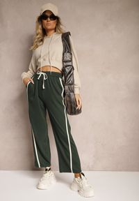 Renee - Ciemnozielone Spodnie z Wiskozą High Waist o Szerokim Kroju Ozdobione Lamówką Lulora. Stan: podwyższony. Kolor: zielony. Materiał: wiskoza. Długość: długie. Wzór: aplikacja #3