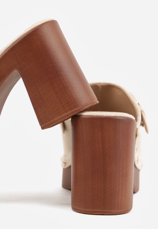 Renee - Beżowe Klapki na Słupku w Stylu Chodaków z Klamrami i Nitami Semelaia. Okazja: na co dzień. Kolor: beżowy. Wzór: aplikacja. Obcas: na słupku. Styl: casual, boho