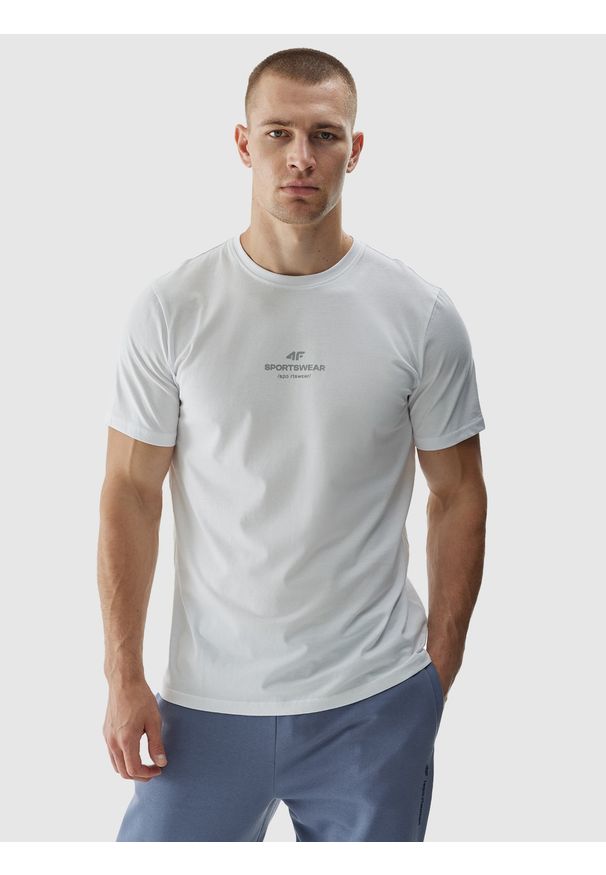 4f - 4F T-shirt regular z nadrukiem męski - biały 3XL. Okazja: na co dzień. Kolor: biały. Materiał: bawełna, jersey, dzianina. Długość rękawa: krótki rękaw. Długość: krótkie. Wzór: nadruk. Styl: sportowy, klasyczny, casual