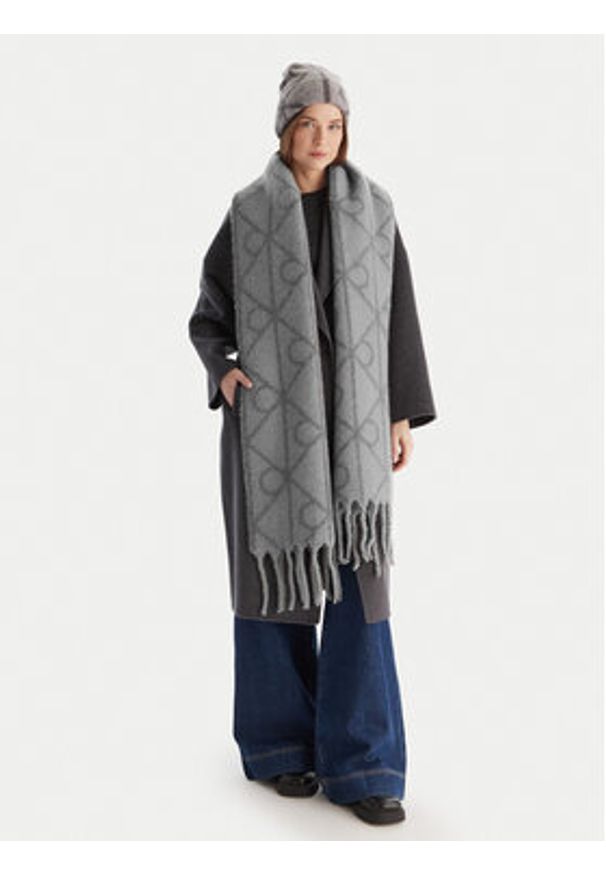 Calvin Klein Szalik Emblem Aop Brushed LV04D8072G Szary. Kolor: szary. Materiał: poliamid, nylon