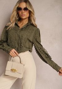 Renee - Ciemnozielona Ażurowa Koszula z Elegancką Stójką Manuella. Typ kołnierza: kołnierzyk stójkowy. Kolor: zielony. Długość: długie. Wzór: ażurowy. Styl: elegancki