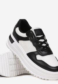 Renee - Czarne Sznurowane Sneakersy z Brokatem na Grubej Podeszwie z Wycięciami Amena. Kolor: czarny #5