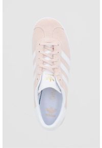 adidas Originals Buty zamszowe Gazelle H01512 kolor różowy H01512-PNKTN/WHT. Nosek buta: okrągły. Zapięcie: sznurówki. Kolor: różowy. Materiał: zamsz. Model: Adidas Gazelle. Sport: turystyka piesza #5