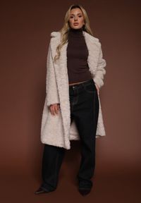 Renee - Beżowy Futrzany Płaszcz o Długim Kroju Typu Teddy Tadelia. Okazja: na co dzień. Kolor: beżowy. Materiał: futro. Długość: długie. Styl: klasyczny, casual #4