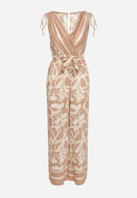 Born2be - Różowy Kopertowy Kombinezon z Wiskozą Wykończony Gumką w Talii z Materiałowym Paskiem Inatia. Okazja: na co dzień. Kolor: różowy. Materiał: wiskoza, materiał. Długość: długie. Styl: casual, elegancki #2