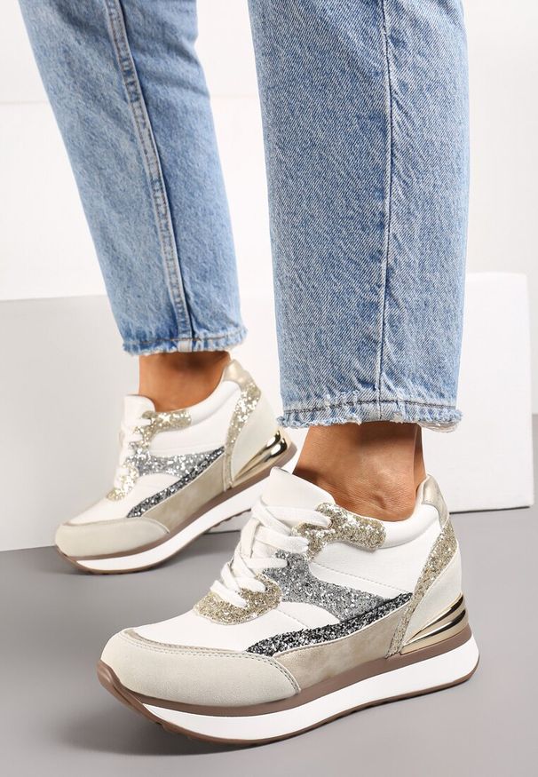 Renee - Szaro-Złote Brokatowe Sneakersy na Ukrytym Koturnie Zophiela. Kolor: beżowy. Wzór: aplikacja. Obcas: na koturnie