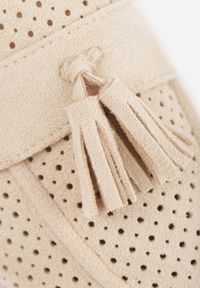 Renee - Beżowe Mokasyny VICES z Ażurową Cholewką i Frędzlami Hyrilea. Okazja: na co dzień. Kolor: beżowy. Materiał: jeans. Szerokość cholewki: normalna. Wzór: ażurowy. Styl: casual, street, boho #7