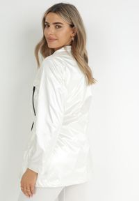 Born2be - Biała Kurtka Layna. Typ kołnierza: kołnierzyk stójkowy. Kolor: biały. Materiał: materiał. Długość rękawa: długi rękaw. Długość: długie #3