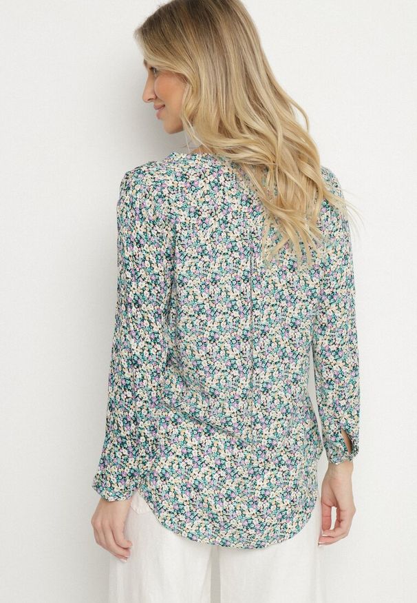 Born2be - Niebieska Bluzka Koszulowa z Wiskozy w Kwiaty z Podpinanymi Rękawami Edialinea. Okazja: na co dzień. Typ kołnierza: dekolt w serek. Kolor: niebieski. Materiał: wiskoza. Długość: długie. Wzór: kwiaty. Styl: casual, klasyczny