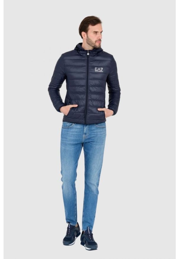 EA7 Emporio Armani - EA7 Kurtka puchowa granatowa. Kolor: niebieski. Materiał: puch