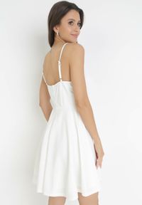 Born2be - Biała Rozkloszowana Sukienka na Ramiączkach Reneris. Kolor: biały. Długość rękawa: na ramiączkach #5