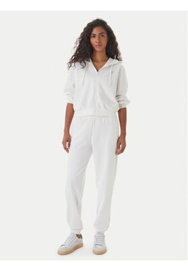 Guess Spodnie dresowe V6GB11 K3095 Biały Regular Fit. Kolor: biały. Materiał: syntetyk, bawełna