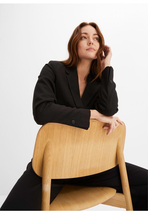 bonprix - Żakiet z kieszeniami z lamówką. Kolekcja: petite. Kolor: czarny. Długość: krótkie. Styl: elegancki