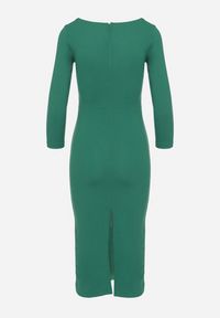 Born2be - Zielona Sukienka Ozdobiona Asymetrycznym Dekoltem Silfedi. Okazja: na co dzień. Kolor: zielony. Materiał: jeans. Wzór: aplikacja. Typ sukienki: asymetryczne. Styl: casual, elegancki, klasyczny #3