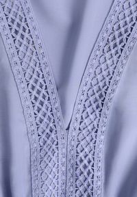 Renee - Jasnoniebieska Rozkloszowana Sukienka Maxi z Gumką w Talii i Koronkowym Dekoltem Cheteia. Kolor: niebieski. Materiał: koronka. Sezon: wiosna, lato. Długość: maxi #6