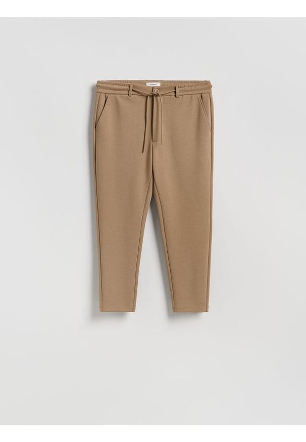 Reserved - Spodnie chino slim fit - beżowy. Kolor: beżowy. Materiał: bawełna, tkanina