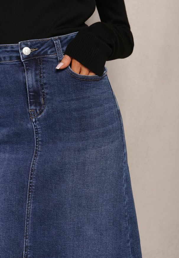 Renee - Granatowa Spódnica Maxi z Rozcięciem z Jeansu Vonuline. Stan: podwyższony. Kolor: niebieski. Materiał: jeans. Styl: sportowy, elegancki