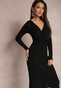 Renee - Czarna Połyskująca Sukienka Kopertowa Midi Zaola. Kolor: czarny. Materiał: tkanina. Typ sukienki: kopertowe. Styl: elegancki. Długość: midi #3