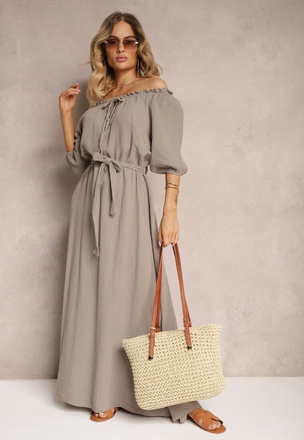 Renee - Beżowa Bawełniana Sukienka z Muślinu Wiązana przy Dekolcie z Paskiem i Gumką w Talii Tasda. Okazja: na co dzień. Typ kołnierza: dekolt hiszpanka. Kolor: beżowy. Materiał: bawełna. Typ sukienki: proste. Styl: casual