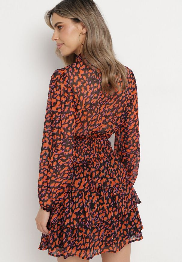Born2be - Pomarańczowa Rozkloszowana Sukienka Mini w Modny Print Ozdobiona Brokatem Ifigentta. Kolor: pomarańczowy. Wzór: aplikacja, nadruk. Długość: mini