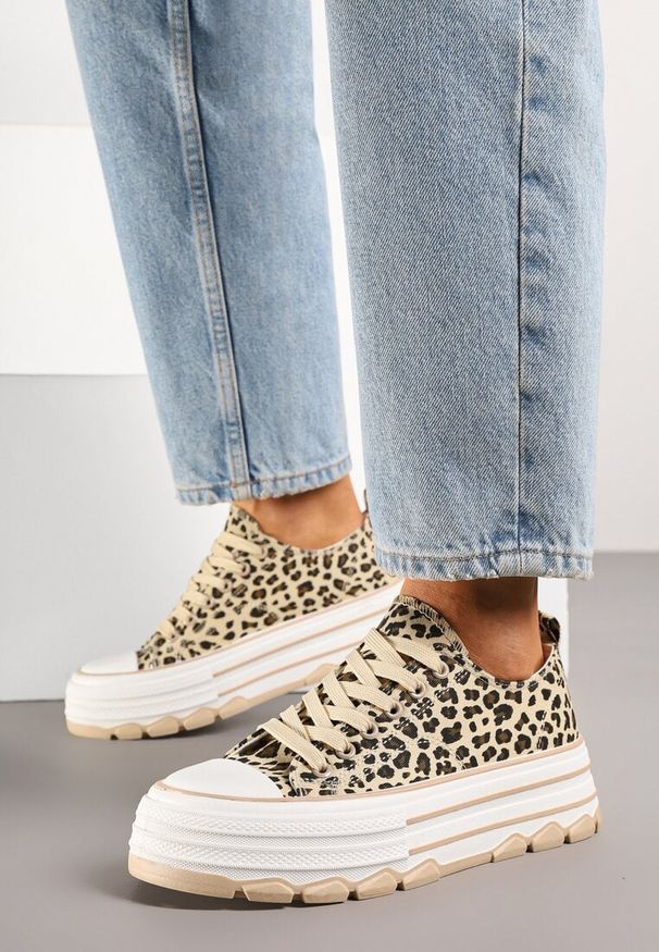 Born2be - Panterkowe Trampki na Grubej Podeszwie pod Kostkę Adsoria. Okazja: na co dzień. Zapięcie: sznurówki. Materiał: jeans. Styl: klasyczny, casual