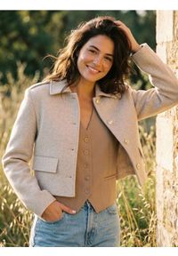 Sinsay - Krótka kurtka z kołnierzykiem - beżowy. Kolor: beżowy. Długość: krótkie #1