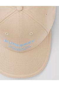 Burberry - BURBERRY - Beżowa czapka z nadrukiem. Kolor: beżowy. Materiał: bawełna. Wzór: nadruk