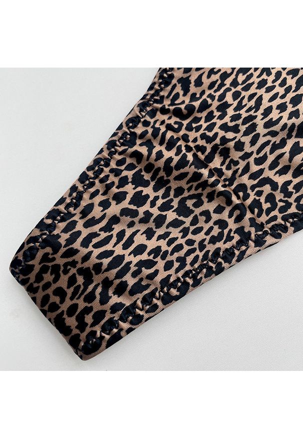 Intica - Majtki z ozdobną gumką podkreślające sylwetkę Magga. Kolor: brązowy. Materiał: materiał