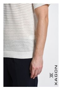 Xagon Koszulka Polo | P26082 MD604P | Mężczyzna | Kremowy. Okazja: na co dzień. Typ kołnierza: polo. Kolor: kremowy. Materiał: bawełna, poliester. Wzór: ażurowy. Styl: casual, elegancki #2