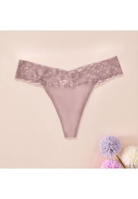 Intica - Stringi koronkowe z delikatnej tkaniny Dzanna. Kolor: beżowy. Materiał: tkanina, koronka. Wzór: koronka