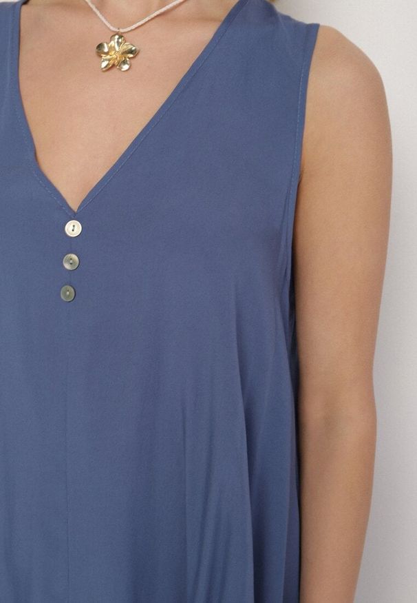 Born2be - Niebieska Rozkloszowana Sukienka z Bawełny z Ozdobnymi Guzikami Folusae. Okazja: na co dzień. Typ kołnierza: dekolt w serek. Kolor: niebieski. Materiał: bawełna. Sezon: wiosna, lato. Typ sukienki: proste. Styl: casual, klasyczny, elegancki