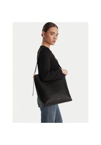 Torebka Coccinelle. Kolor: czarny #1