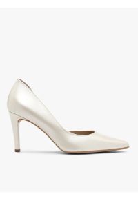 Ryłko - Perłowe czółenka na szpilce. Kolor: beżowy. Materiał: skóra. Szerokość cholewki: normalna. Obcas: na szpilce. Styl: street. Wysokość obcasa: średni #1