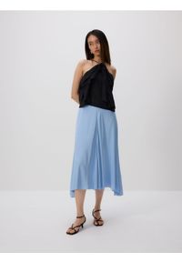 Reserved - Top z ozdobną różą - czarny. Kolor: czarny. Materiał: tkanina. Długość: krótkie