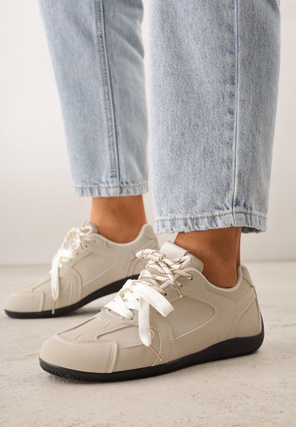 Born2be - Beżowe Sneakersy Ozdobione Przeszyciami i Podwójnym Sznurowaniem Coraera. Okazja: na co dzień. Zapięcie: sznurówki. Kolor: beżowy. Materiał: materiał, jeans. Wzór: aplikacja