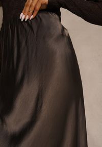 Renee - Brązowa Wiskozowa Spódnica Satynowa z Koronką Fedore. Okazja: na co dzień. Kolor: brązowy. Materiał: wiskoza, satyna, koronka. Wzór: koronka. Styl: casual, klasyczny #4