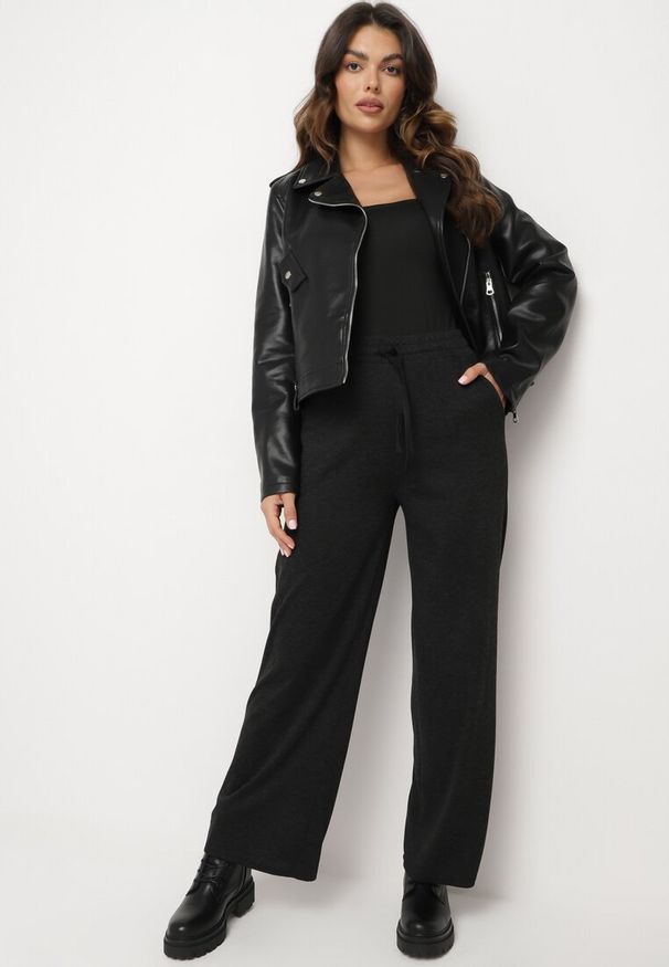 Born2be - Czarne Dzianinowe Szerokie Spodnie z Wysokim Stanem Sznurkiem i Gumką w Pasie Cretinna. Stan: podwyższony. Kolor: czarny. Materiał: dzianina. Długość: długie. Styl: elegancki