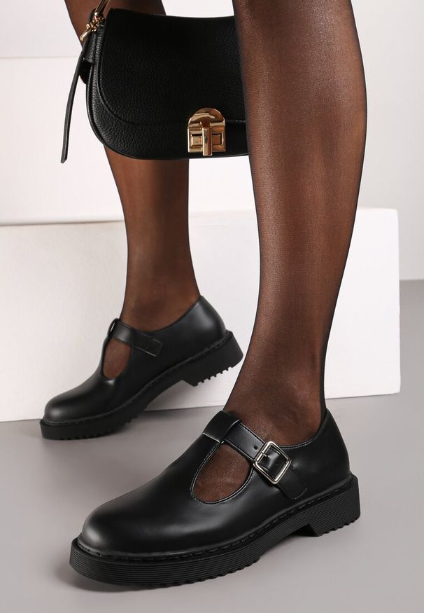 Born2be - Czarne Płaskie Półbuty z Ozdobnymi Paskami i Sprzączką Migorani. Okazja: na co dzień. Zapięcie: pasek. Kolor: czarny. Materiał: jeans. Styl: elegancki, casual, klasyczny