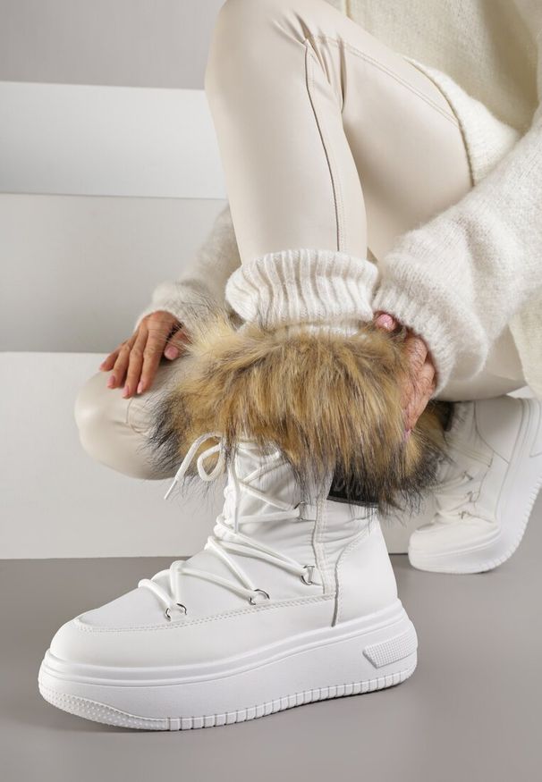 Born2be - Białe Śniegowce na Platformie z Futerkiem i Wiązaniem Eudaim. Kolor: biały. Materiał: futro. Sezon: zima. Obcas: na platformie