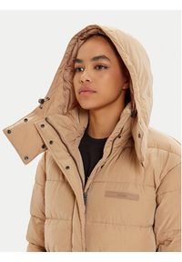 Calvin Klein Płaszcz zimowy K20K207740 Beżowy Regular Fit. Kolor: beżowy. Materiał: syntetyk. Sezon: zima #3