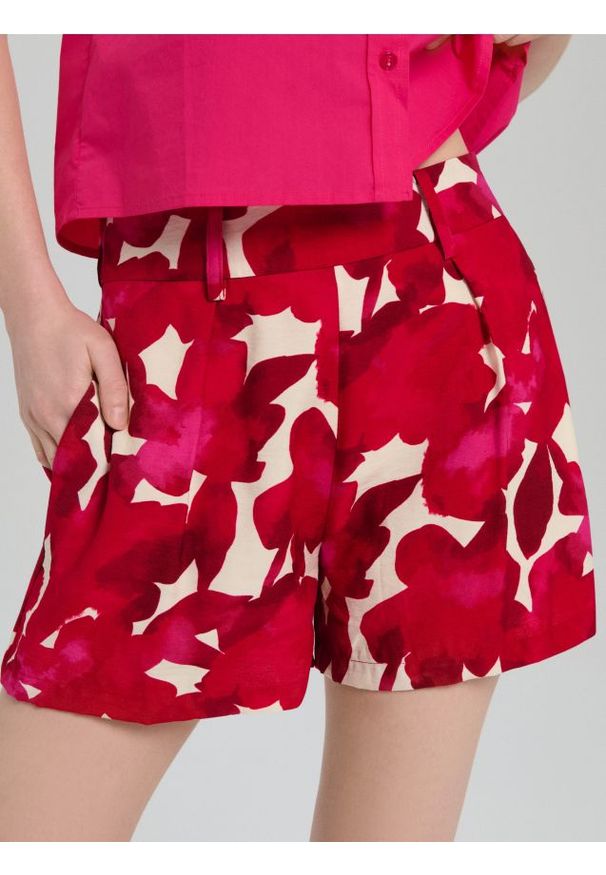 Sinsay - Wiskozowe szorty - wielobarwny. Materiał: wiskoza