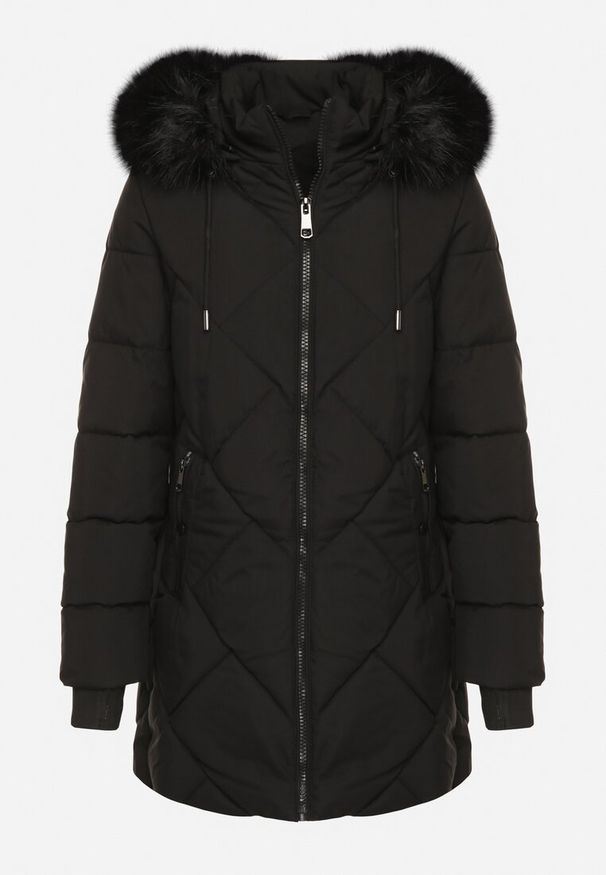Born2be - Czarna Pikowana Kurtka z Kapturem z Futrem i Ściągaczami przy Rękawach Dacce. Okazja: na co dzień. Typ kołnierza: kaptur. Kolor: czarny. Materiał: futro. Styl: casual