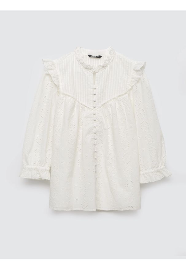 Big-Star - Bluzka damska bawełniana z rękawem 3/4 kremowa Bohna 100. Okazja: do pracy, na spotkanie biznesowe, na spacer. Typ kołnierza: kołnierz z falbankami, kołnierzyk stójkowy. Kolor: biały. Materiał: bawełna. Wzór: aplikacja, ażurowy, haft. Styl: boho, elegancki, biznesowy
