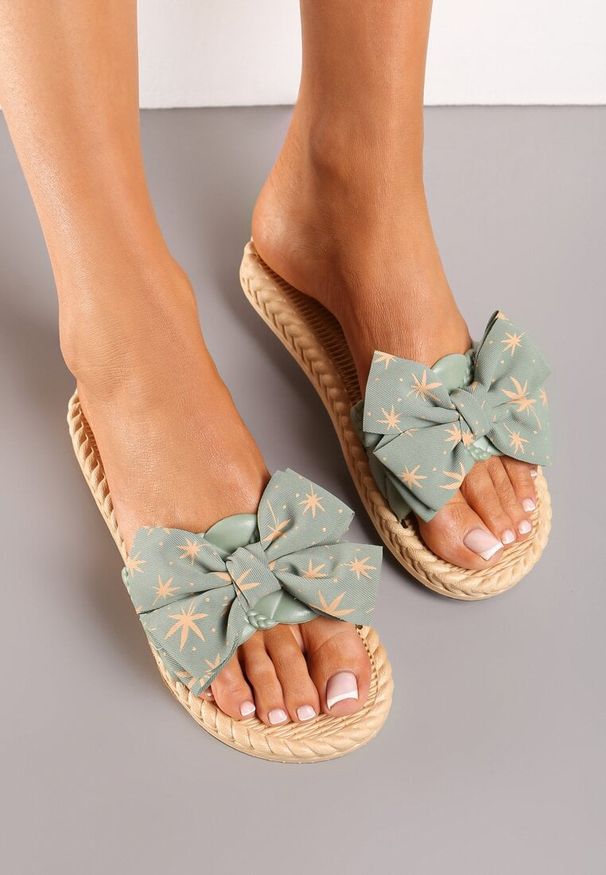 Renee - Zielone Klapki Boho z Kokardką Vosilara. Kolor: zielony. Sezon: lato. Obcas: na obcasie. Styl: boho. Wysokość obcasa: niski