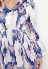 Born2be - Beżowo-Fioletowa Satynowa Sukienka Maxi Rozkloszowana z Guzikami Ulrina. Kolor: beżowy. Materiał: satyna. Styl: elegancki. Długość: maxi #7