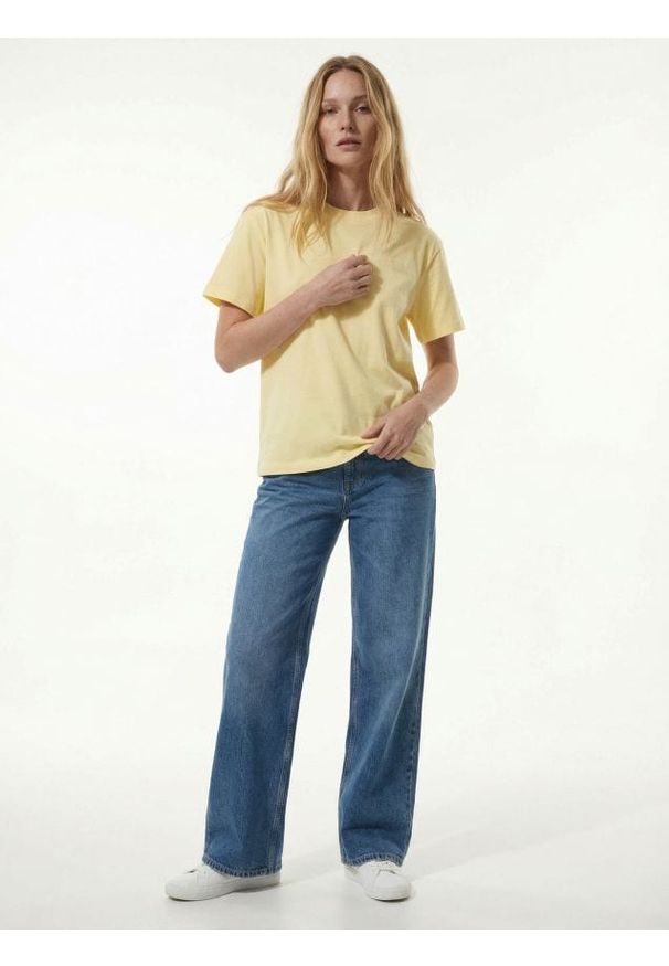 Sinsay - Bawełniana koszulka basic - yellow jeans. Materiał: bawełna, jeans