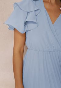 Renee - Niebieska Sukienka Haidiolea. Kolor: niebieski. Długość rękawa: krótki rękaw. Wzór: aplikacja. Typ sukienki: kopertowe. Styl: wizytowy. Długość: mini